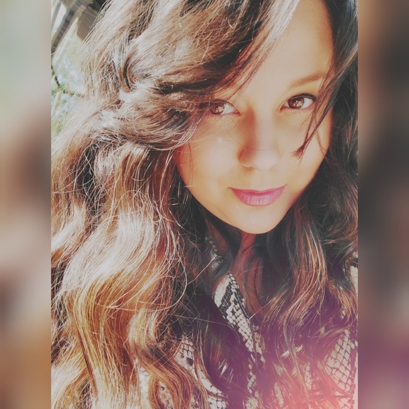 Meet your Posher, Jennifer - Picture 2 of 4